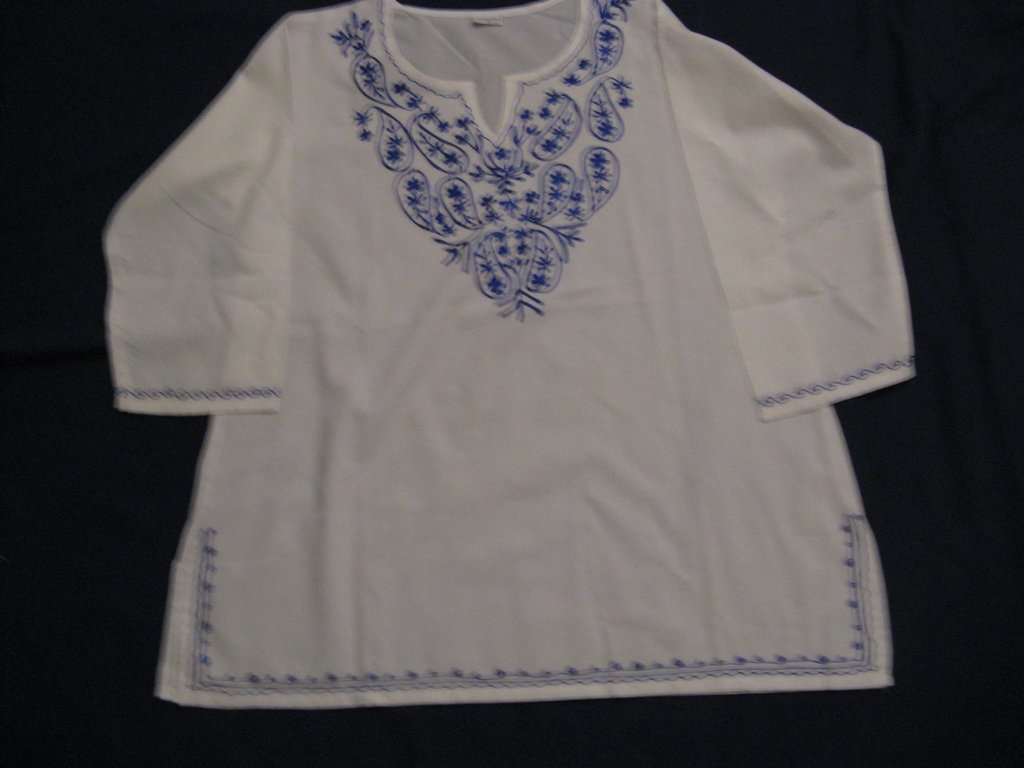 MID SUMMER FANTASTIC CLEARING SALE-INDIAN 100% COTTON BLOUSE WITH BLUE EMBROIDERY FOR LADIES-WHITE COLOR.TOP QUALITY-LOWEST PRICE GUARANTEED-TRY AT LEAST ONCE- DO NOT MISS THIS CHANCE-60% DISCOUNT-ART.NO.17/3557195-Sw.Kr. 140-002