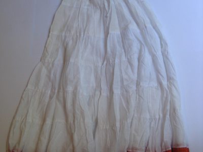 MID SUMMER FANTASTIC CLEARING SALE-INDIAN BEAUTIFUL WHITE SKIRT WITH BORDER IN 100 % COTTON FOR LADIES II LOWEST PRICE GUARANTEED - DON'T MISS THIS CHANCE-DISCOUNT 50%- ART. NO. . 35201572
