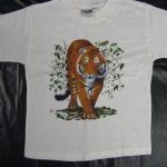 MID SUMMER FANTASTIC CLEARING SALE-AMERICAN PRINTED T-SHIRT- UNFORGETTABLE GIFT- PRINTED AMERICAN MOTIVE ?CAT WITH ROSE?-TOP QUALITY-LOWEST PRICE GAURANTEE-DO NOT MISS THIS CHANCE-REA 50%