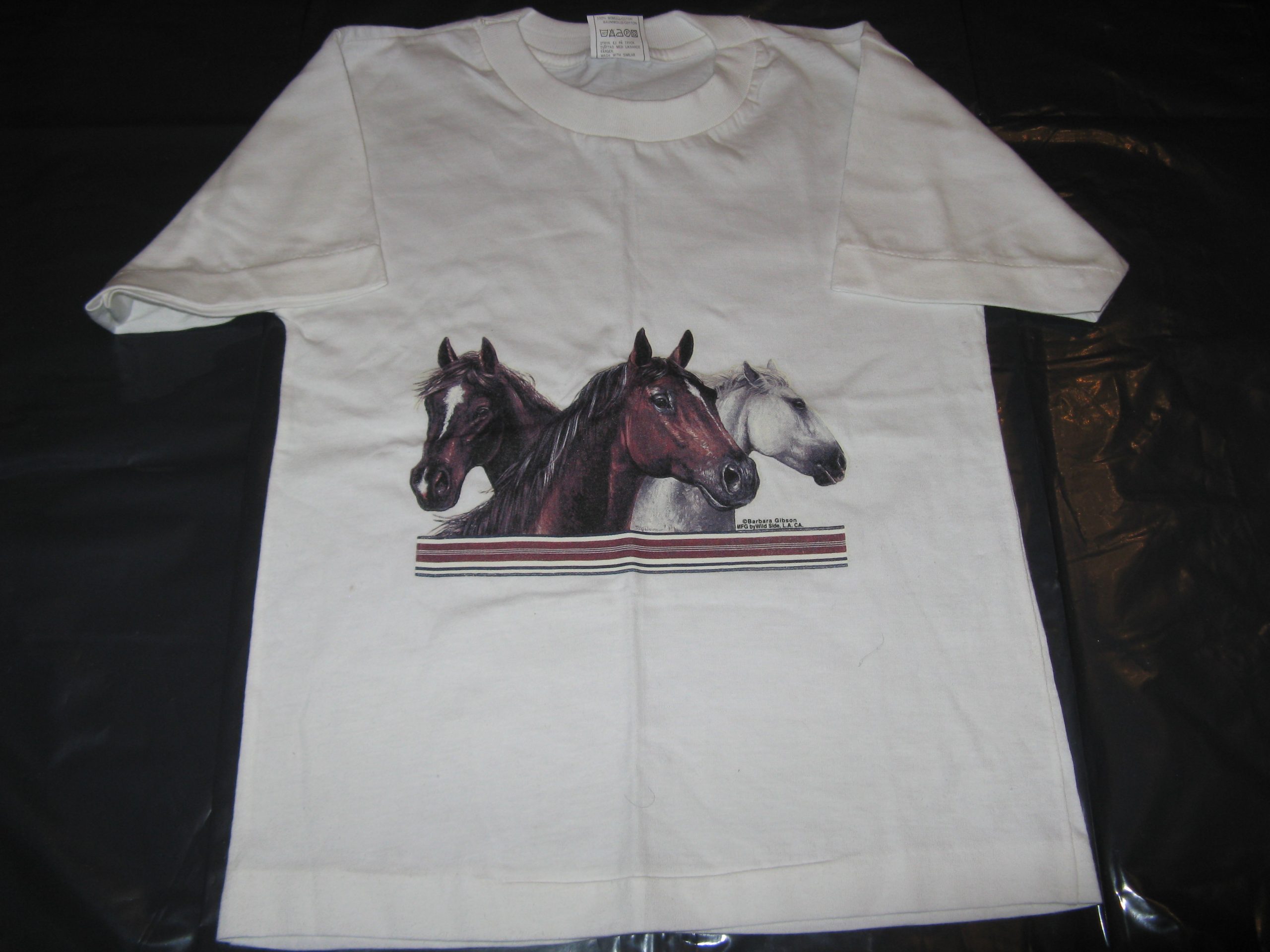 AMERICAN T-SHIRT PRINTED WITH MOTIVE OF "THREE FACES OF HORSES "-UNFORGETTABLE GIFT-TOP QUALITY-LOWEST PRICE GUARANTEED-DO NOT MISS THIS CHANCE-FREE HOME(POST OFFICE) DELIVERY-ART NO. 121115-2832-REA 50%